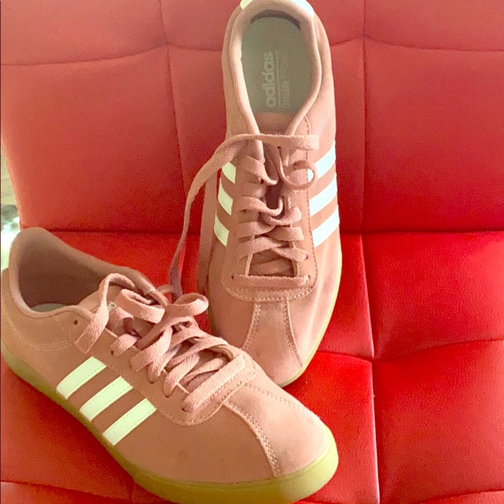 Adidas Gazelle Style Sneaker